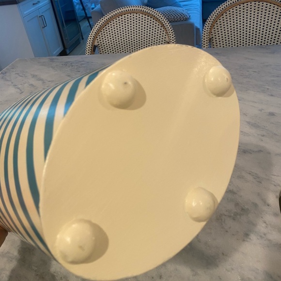 Worlds Away Hand painted wastebasket - Picture 4 of 5